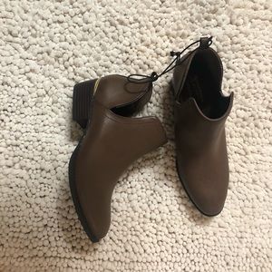 NWT brown booties with gold detail!